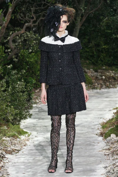 Look 12